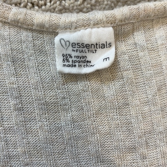 Cream scoop neck long sleeve crop - Picture 2 of 4